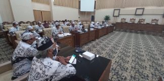 PGRI Banyuwangi mengeluhkan ancaman krisis guru di sekolah swasta akibat rekrutmen tenaga PPPK, Selasa (8/2/2022) siang/udi.