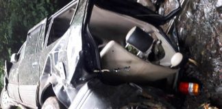 Kondisi mobil berisi satu keluarga yang terjun ke jurang di lereng Ijen, Banyuwangi, Rabu (2/2/2022) siang/ist.