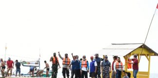 Babinsa Blimbingsari, Banyuwangi bersama warga nelayan membuka wisata pondok apung, Minggu (13/2/2022)