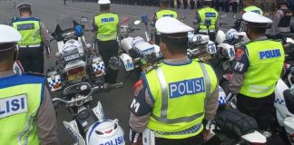 Polisi menggelar apel/dok