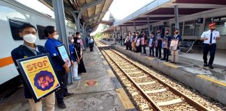 Komunitas Pecinta KA menggelar kampanye cegah pelecehan seksual dan kekerasan di Stasiun Banyuwangi Kota, Rabu (29/6/2022) siang.