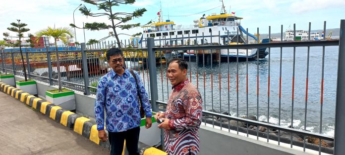 WhatsApp Image 2022-09-16 at 13.51.09 Pengurus Gapasdap mengecek aktivitas penyeberangan di Pelabuhan Ketapang, Banyuwangi, Jumat (16/9/2022) siang.