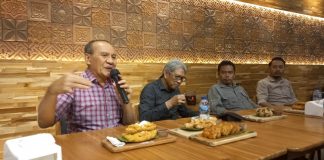 Ketua Satgas Waspada Investasi bersama Kepala OJK Jember dalam gesah bersama PWI Banyuwangi, Rabu (21/9/2022) malam.