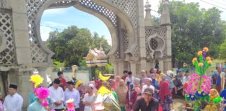 Tradisi endog-endogan di Banyuwangi.