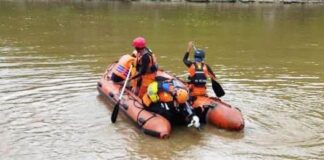 Tim SAR melakukan pencarian korban hilang/ilustrasi.