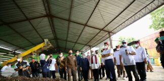 Pengolahan sampah terpadu di Desa Tembokrejo, Muncar, Banyuwangi.