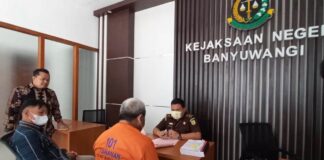 Pengasuh ponpes tersangka pencabulan santriwati dilimpahkan ke Kejaksaan Negeri Banyuwangi, Selasa (25/10/2022) siang.