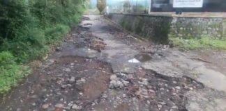 Jalur evakuasi di Gunung Raung, Desa Sumberarum, Kecamatan Songgon, Banyuwangi rusak parah,Selasa (6/12/2022) siang.