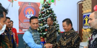 Warga binaan Lapas Banyuwangi mendapatkan remisi Natal, Minggu (25/12/2022) siang.