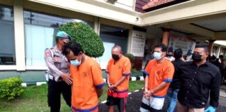 Para pelaku pencurian dengan kekerasan diamankan di Polresta Banyuwangi.