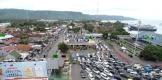 Kepadatan kendaraan menuju Bali di Pelabuhan Ketapang, Banyuwangi saat puncak libur Natal, Sabtu (23/12/2022) lalu.