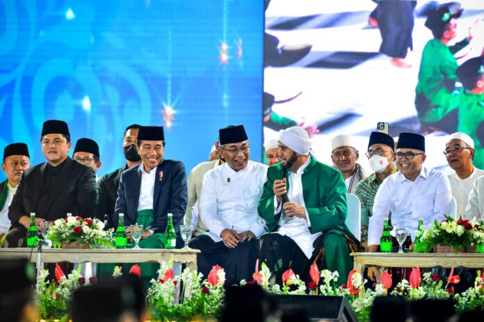 IMG-20230110-WA0055 Presiden Jokowi menghadiri perayaan Satu Abad NU di Banyuwangi, Senin (9/1/2023) malam