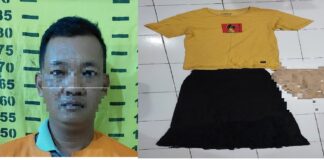 Tersangka pencabulan anak di bawah umur diamankan di Polsek Wongsorejo, Banyuwangi bersama barang bukti.