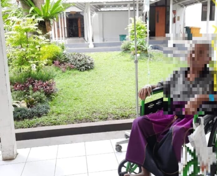 WhatsApp Image 2023-02-07 at 12.39.52 Kakek lansia di Banyuwangi yang memotong alat vitalnya kondisinya mulai membaik.