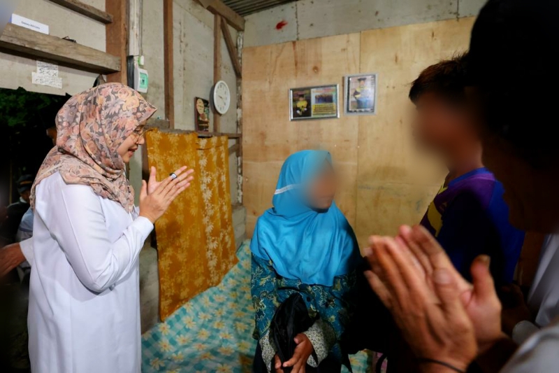 IMG-20230402-WA0038 Bupati Banyuwangi Ipuk Fiestiandani menyambangi siswa untuk tidak putus sekolah belum lama ini. (foto/ist)
