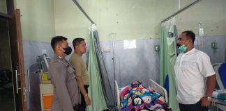 Remaja perempuan yang terjun bebas dari atas jembatan dirawat di RS NU Mangir, Banyuwangi, Kamis (6/4/2023) pagi.