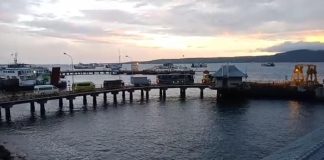 Aktivitas penyeberangan di Pelabuhan Ketapang, Banyuwangi. (foto/udi)