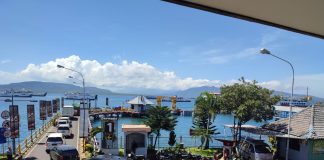 Kepadatan kendaraan di Pelabuhan Ketapang, Banyuwangi, Kamis (20/4/2023) siang. (Foto/udi)