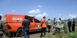 Polisi melakukan oleh TKP pembunuhan di Perkebunan Kalitlepak, Desa Barurejo, Kecamatan Siliragung, Banyuwangi.