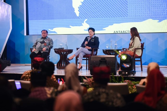 WhatsApp Image 2023-05-23 at 13.12.08 Dewan Penasehat ANRI Bidang Kemaritiman Connie Rahakundini dalam Pembahasan Keasrsipan Tematik di Banyuwangi, Selasa (23/5/2023) siang. (foto/udi)
