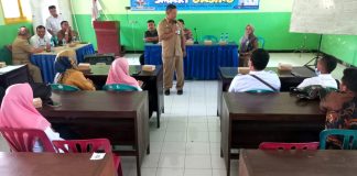 Para pengajar PKBM milik terduga teroris di Banyuwangi diberikan ceramah wasbang, Senin (5/6/2023) siang. (foto/udi)