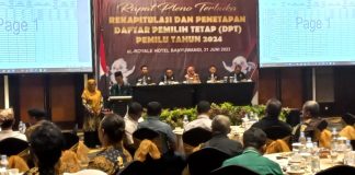 KPU Banyuwangi menggelar pleno penetapan DPT Pemilu, Rabu (21/6/2023) siang. (foto/udi)