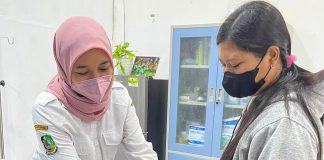 Vaksinasi rabies pada hewan piaraan di Banyuwangi, belum lama ini. (foto/ist)