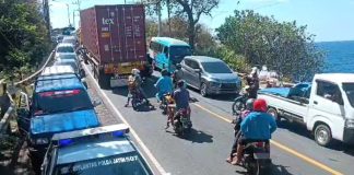 Antrean kendaraan menuju Pelabuhan Ketapang, Banyuwangi makin parah, Rabu (5/7/2023).