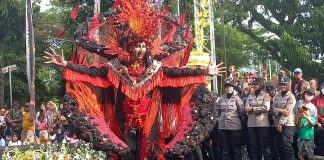 Parade busana BEC digelar spektakuler di Banyuwangi, Sabtu (8/7/2023). (foto/udi)