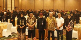 OJK Jember menggelar sosialiasi literasi keuangan kepada para kades di Banyuwangi, Kamis (10/8/2023). (foto/udi)