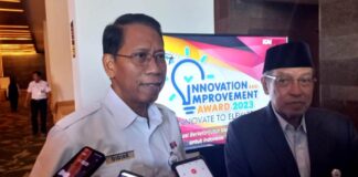 Dirut PT KAI Didiek Hartantyo bersama Komisaris Utama Said Aqil Siroj memberikan keterangan kepada wartawan di Banyuwangi, Selasa (15/8/2023). (foto/udi)