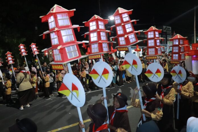 WhatsApp Image 2023-08-15 at 12.23.33 Kemeriahan pawai lampion serangkaian Hari Pramuka di Banyuwangi, Senin (14/8/2023) malam. (foto/ist)