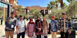 Bupati Banyuwangi Ipuk Fiestiandani bersama rombongan saat berada di Maroko. (foto/ist)