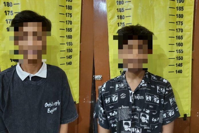 WhatsApp Image 2023-09-14 at 11.37.21 Dua pelaku pencabulan siswi diamankan di Polsek Srono, Banyuwangi.