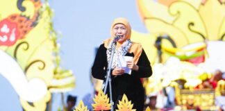 Gubernur Khofifah menghadiri Festival Gandrung Sewu di Banyuwangi, Sabtu (15/9/2023). (foto/ist)