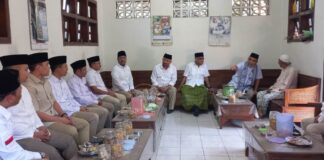 Sekjen Partai Gerindra Ahmad Muzani mendatangi ponpes di Wongsorejo, Banyuwangi, Kamis (5/10/2023). (foto/udi)