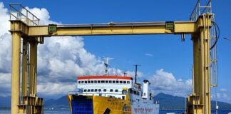 Aktivitas penyeberangan rute Ketapang, Banyuwangi ke Lombok. (foto/ist)