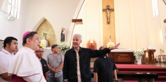 Ganjar Pranowo bertemu Uskup Malang Mgr Henricus Pidyarto Gunawan, Jumat (13/10/2023).