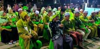Sebanyak 35 jemaah umroh diberangkatkan anggota DPR RI Sumail Abdullah. (foto/ist)