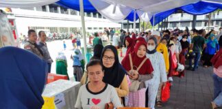 Pasar murah sembako digelar di Banyuwangi jelang Nataru, Rabu (6/12/2023).