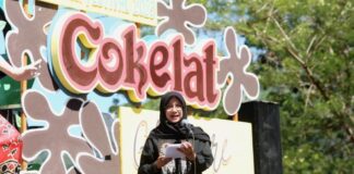 Bupati Banyuwangi Ipuk Fiestiandani di destinasi wisata Dusun Kakao, Glenmore, Banyuwangi. (Foto/ist)