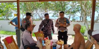 Polisi melakukan penyelidikan hilangnya peselancar asing di perairan Grajagan, Banyuwangi, Senin (4/3/2024) pagi. (Foto/ist)