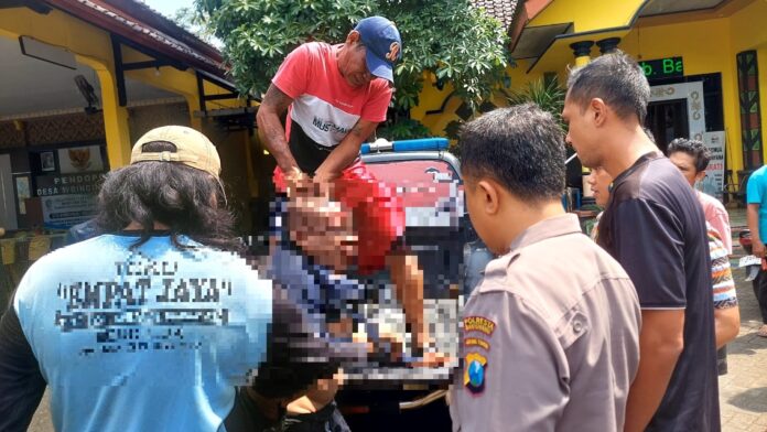 WhatsApp Image 2024-03-06 at 08.53.18 Polisi mengamankan pencuri motor setelah disergap warga di Cluring, Banyuwangi, Rabu (6/3/2024). (Foto/ist)