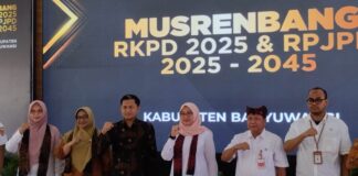Wakil Ketua DPRD Banyuwangi M. Ali Mahrus (dua dari kiri) menghadiri Musrenbangkab Banyuwangi tahun 2025, Rabu (6/3/2024). (Foto/udi)