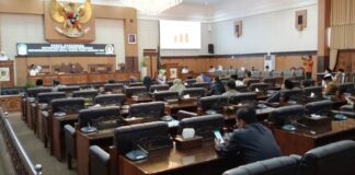 Paripurna DPRD Banyuwangi dengan agenda LKPJ Bupati tahun 2023, Senin (18/3/2024). (Foto/udi)