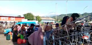 Pemudik asal Sumenep, Madura memilih pulang lebih dari awal Pelabuhan Tanjungwangi, Banyuwangi, Rabu (27/3/2023) pagi. (Foto/ist)