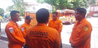 Tim SAR Ketapang, Banyuwangi Bersiap melakukan pencarian pemuda yang hilang di sungai Desa/Kecamatan Purwoharjo, Banyuwangi, Selasa (16/4/2024). (Foto/Dok.SAR Ketapang)