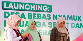 Bupati Banyuwangi Ipuk Fiestiandani mencanangkan Gerakan Desa Bebas Nyamuk dan Keluarga Sehat Bebas Gerak, Rabu (8/5/2024). (Foto/Humas Pemkab Banyuwangi)