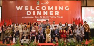 Belasan Dubes berkunjung ke Banyuwangi dalam program Ambassador Goes To Kampung KB, Senin (13/5/2024) malam. (Foto/Humas Pemkab Banyuwangi)
