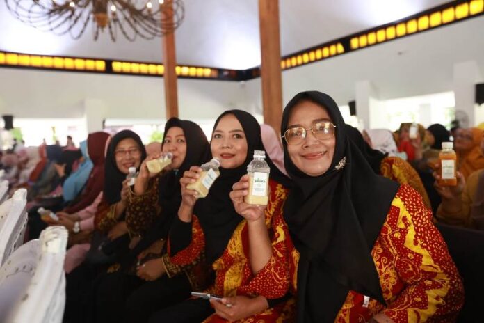 IMG-20240522-WA0067 Pelaku UMKM Banyuwangi mendapatkan penyuluhan dari BPOM. (Foto/Humas Pemkab Banyuwangi)